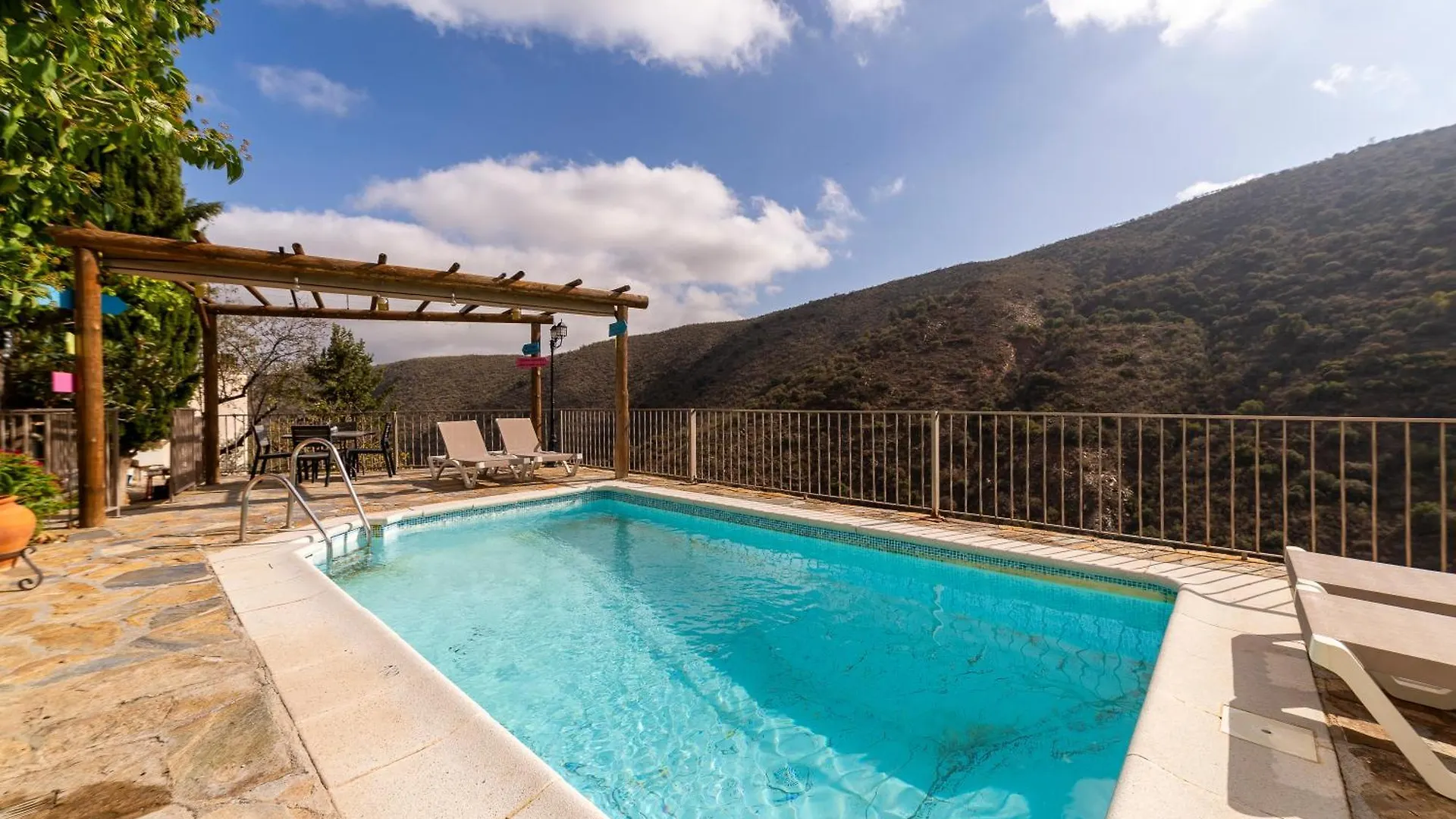 Picachico Villa Laroya
