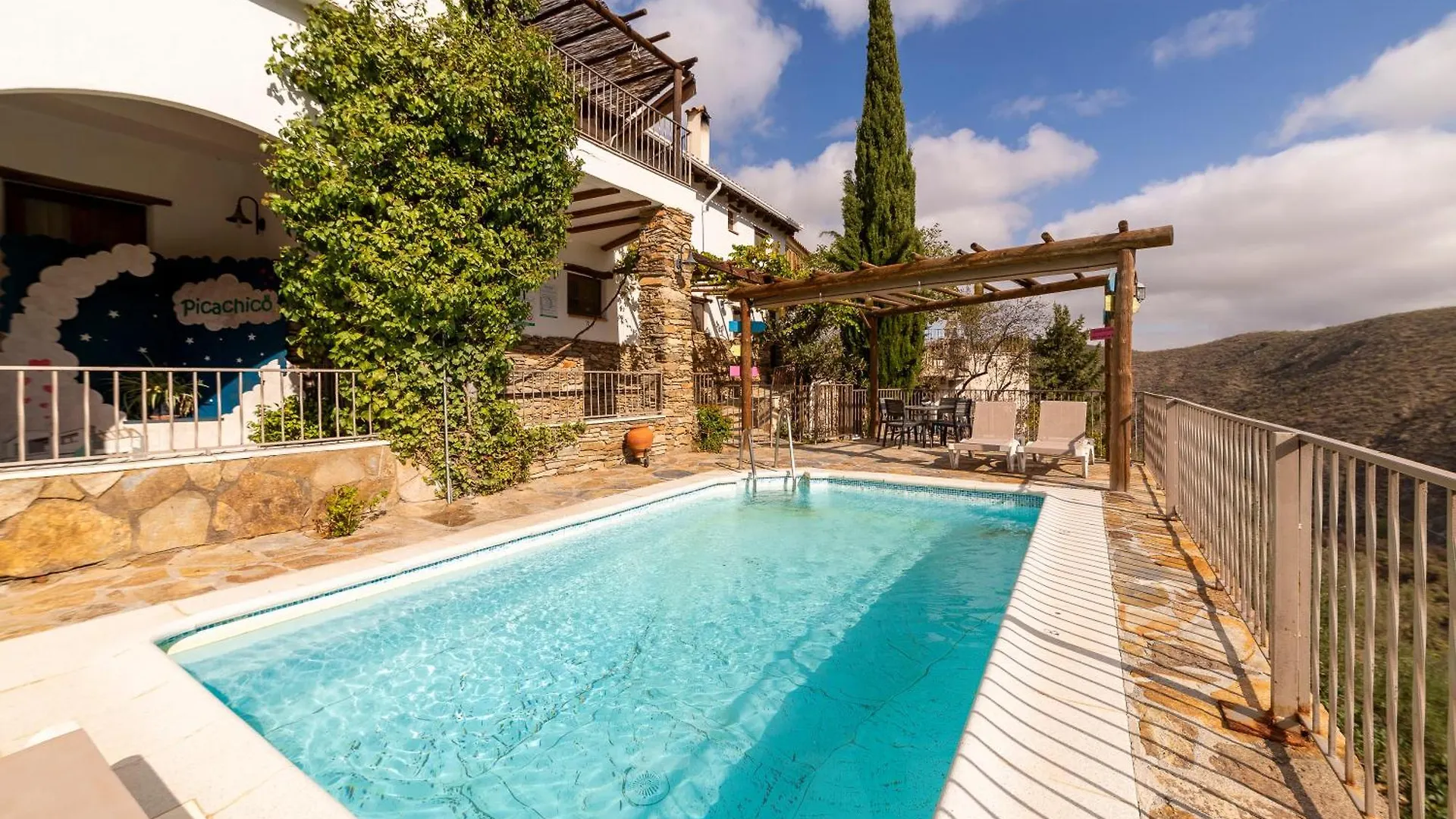 Picachico Villa Laroya